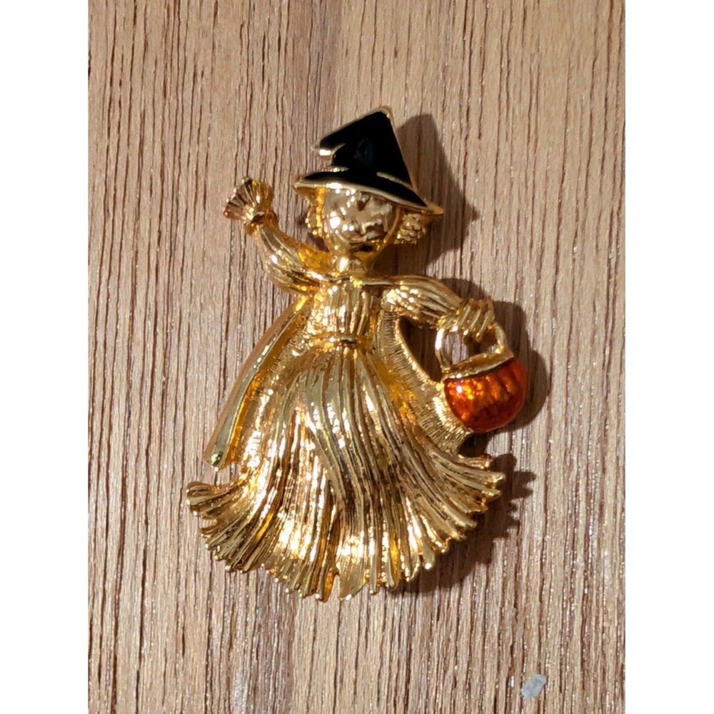 Vintage 1992 Avon Scarecrow Witch Brooch Halloween Pumpkin Gold Enamel